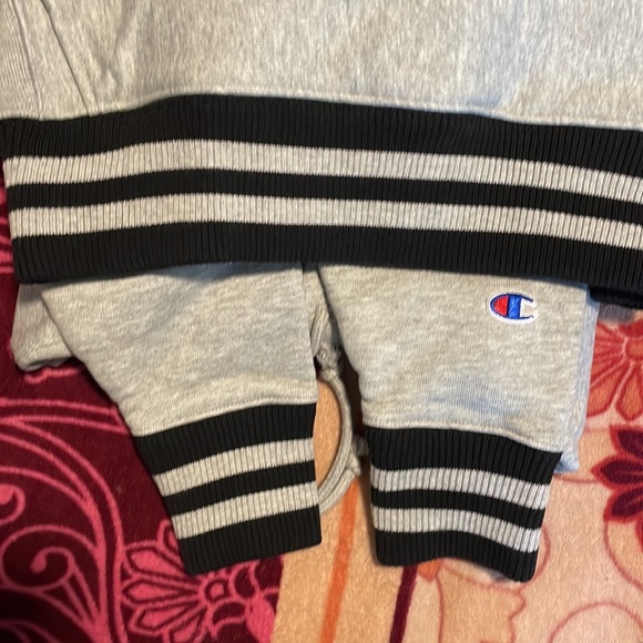 Champion Reverse Weave Hoodie Size Small Cozy & Durable - Picture 4 of 11